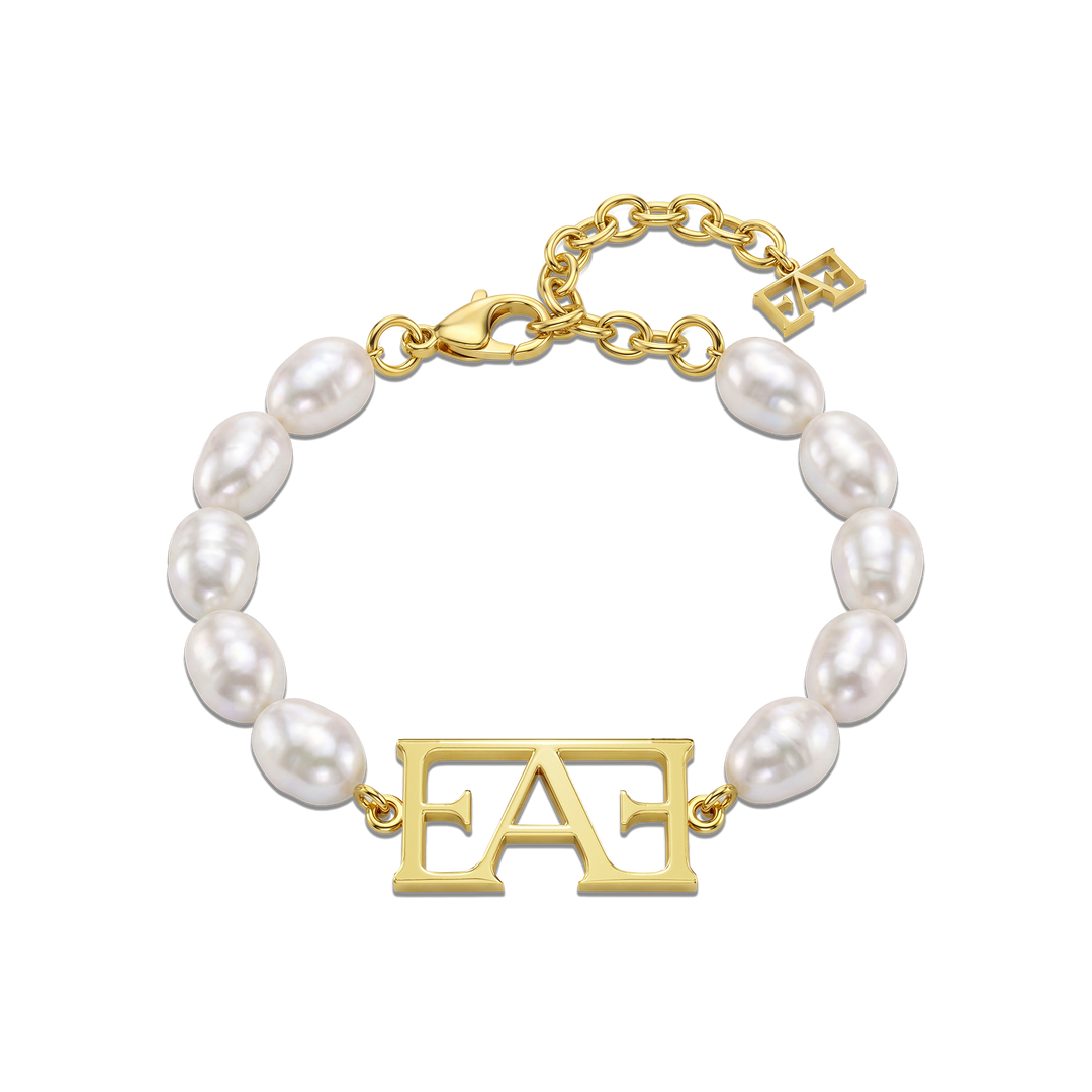Statement Pearl Bracelet.