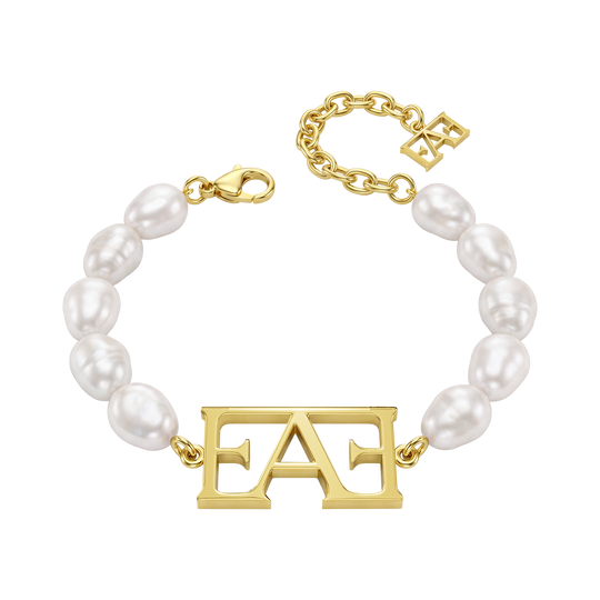 Statement Pearl Bracelet.