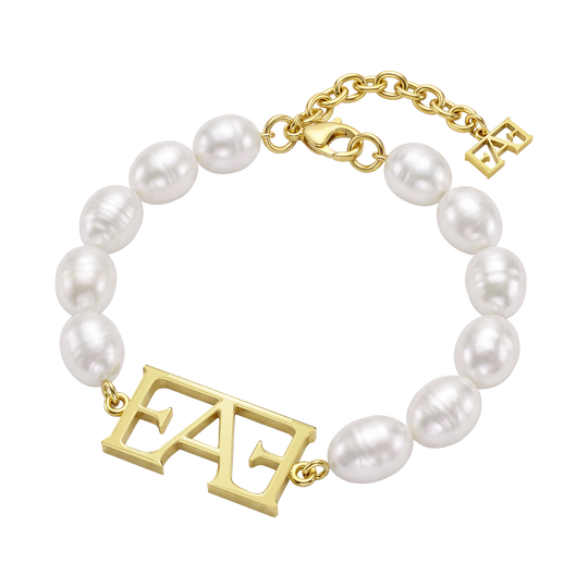 Statement Pearl Bracelet.