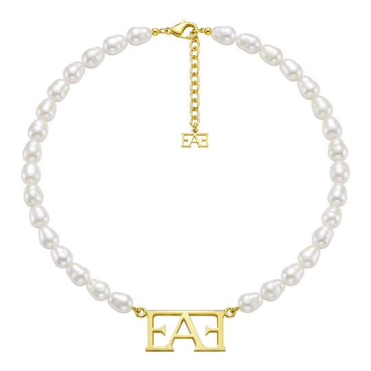 Statement Pearl Necklace.