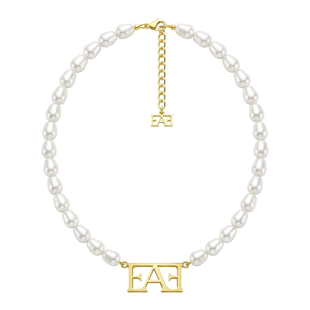 Statement Pearl Necklace.