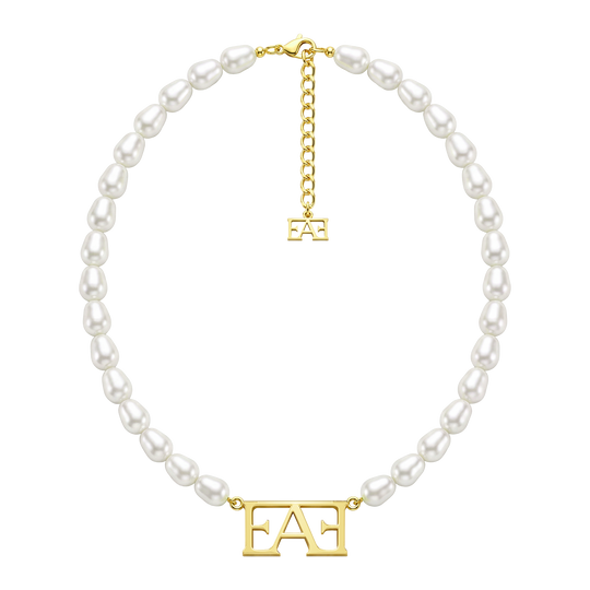 Statement Pearl Necklace.