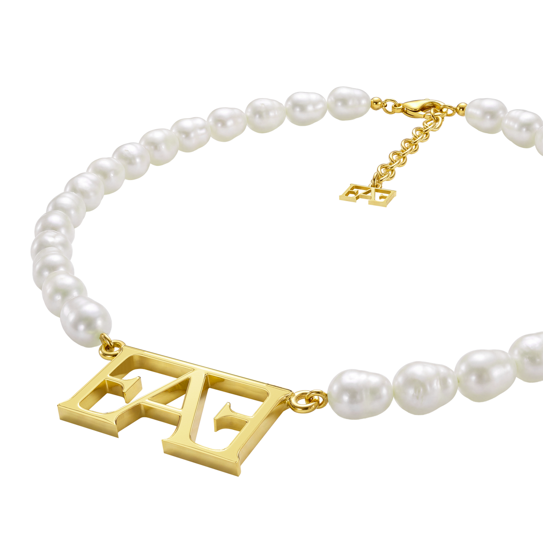 Statement Pearl Necklace.