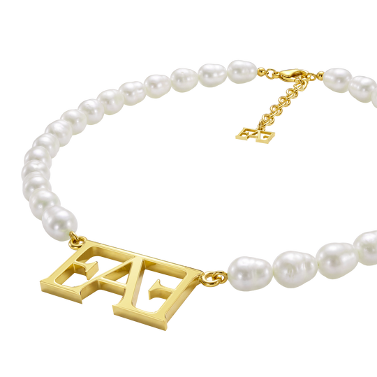 Statement Pearl Necklace.