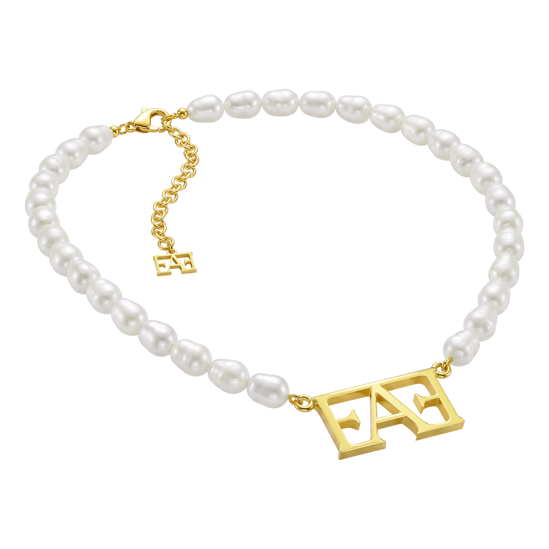 Statement Pearl Necklace.