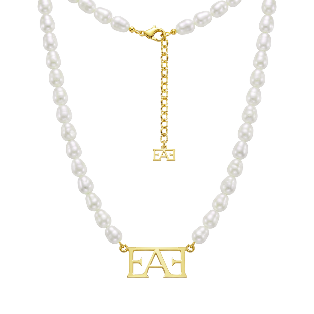 Statement Pearl Necklace.