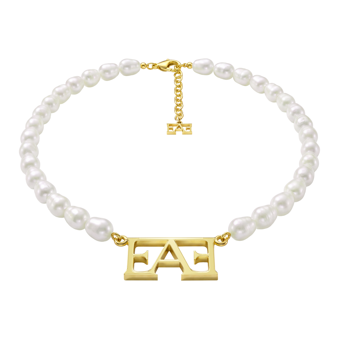 Statement Pearl Necklace.
