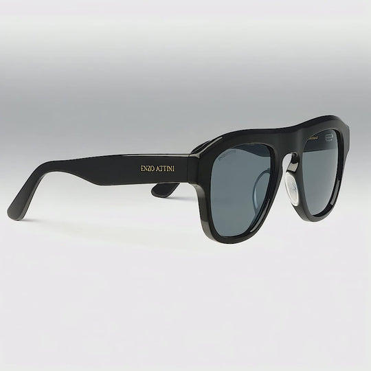 Sagrada Família / Black + Dark Black Lens.